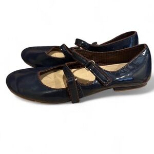 navy blue patent leather Mary Jane flats, from the brand Zara Kids